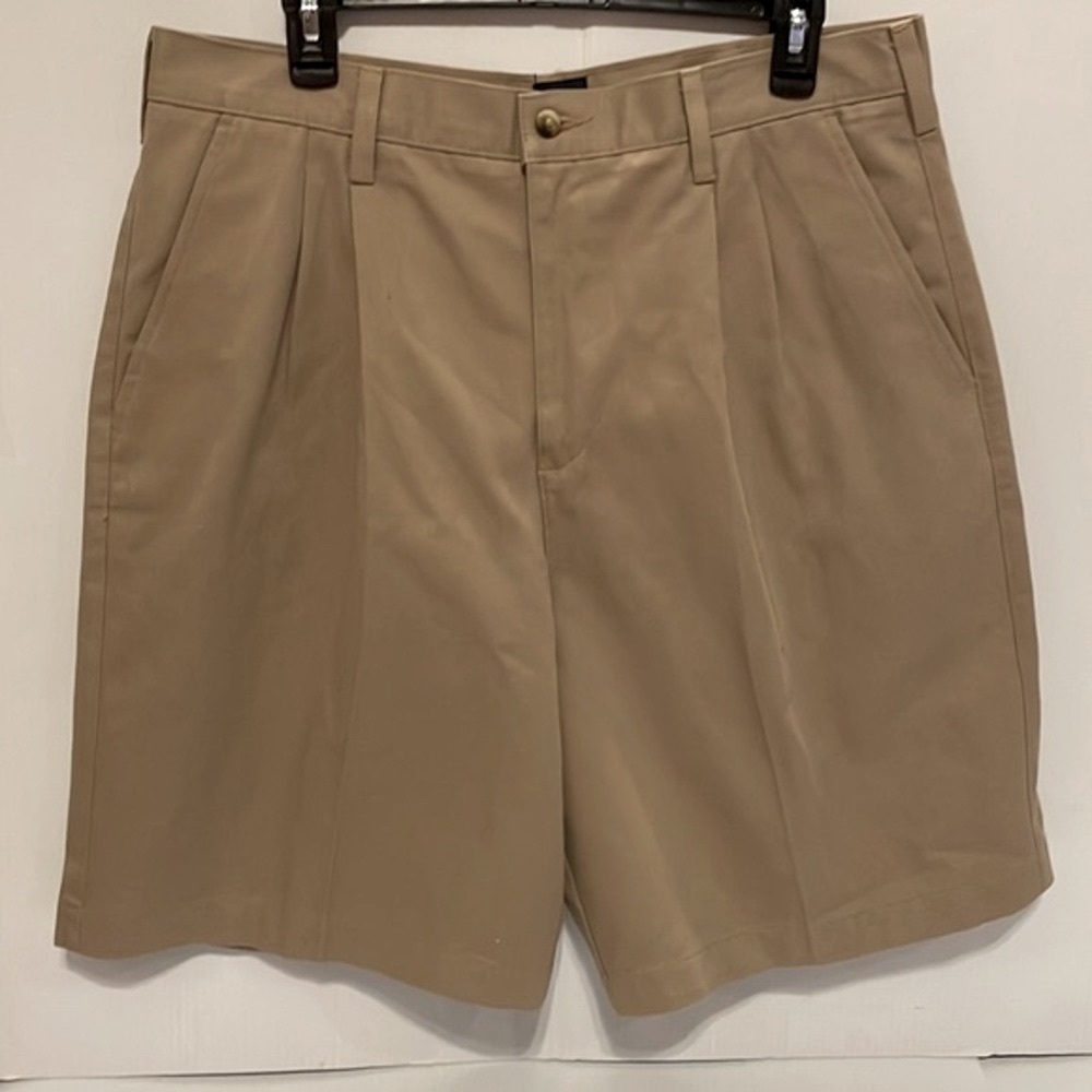 Mens Basic Edition Khaki Shorts- NWOT- Pleated front